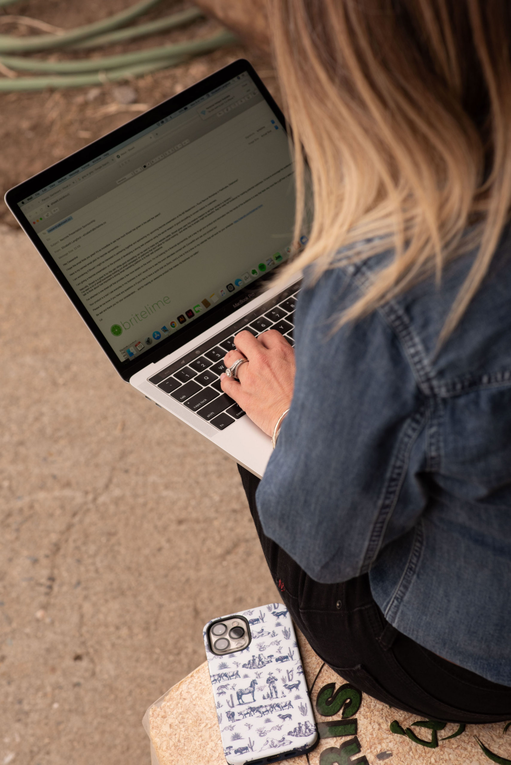 SEO free webinar from Liz Langford-Cobo on her laptop in her barn.